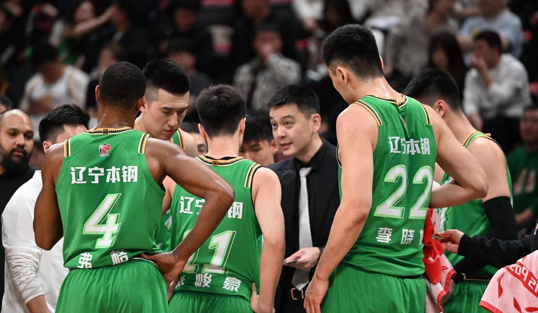 辽宁男篮重获胜利，稳坐第二宝座