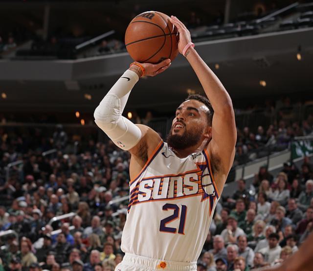 雄鹿客场逆转太阳,终结连胜的简单介绍 雄鹿客场逆转太阳,终结连胜的简单介绍