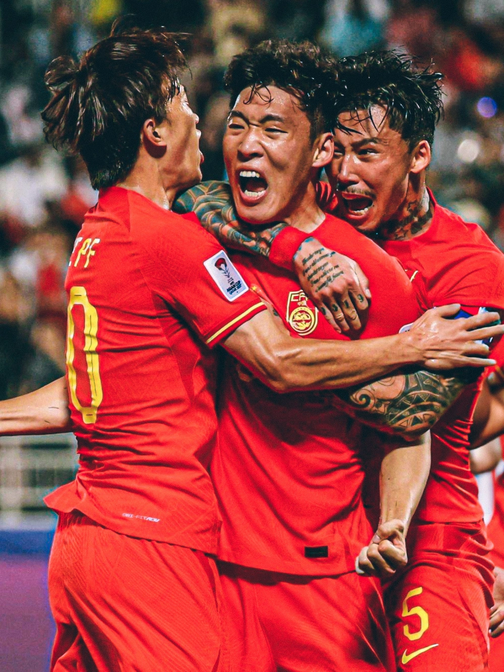 足球比赛燃情上演：豪门交锋胜负难料