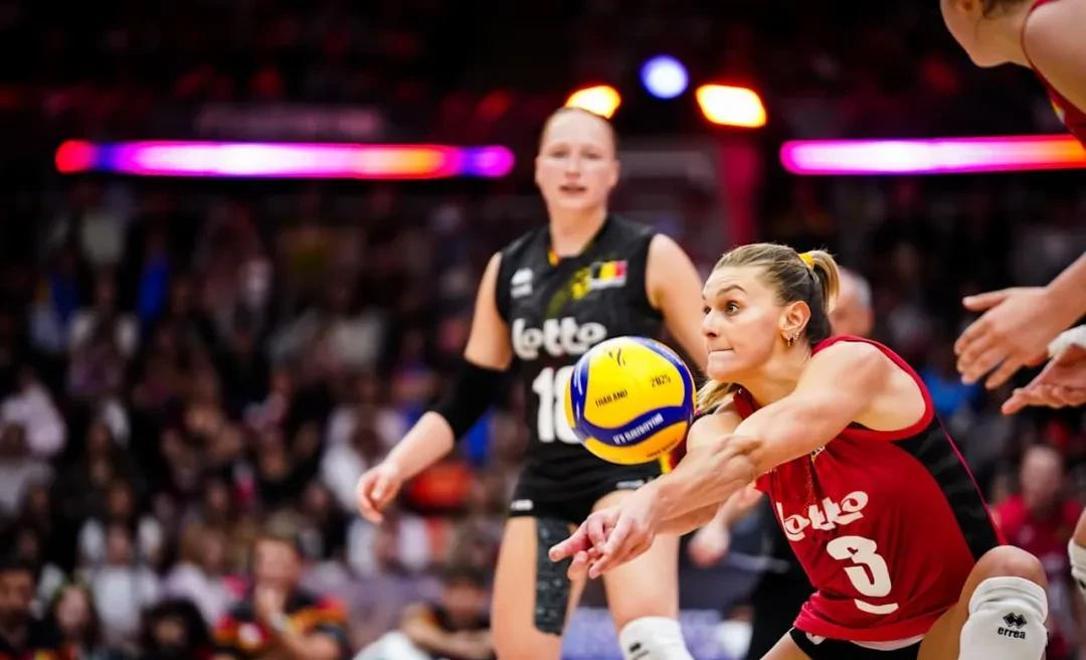 波兰队在激烈比赛中赢得胜利,晋级八强 波兰队在激烈比赛中赢得胜利,晋级八强