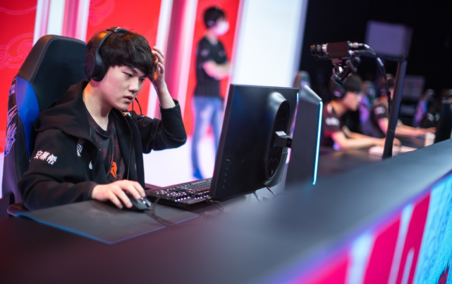 DRX鏖战FLY，JackeyLove团战一打五顶尖较量成都决赛之夜，留下经典瞬间的简单介绍