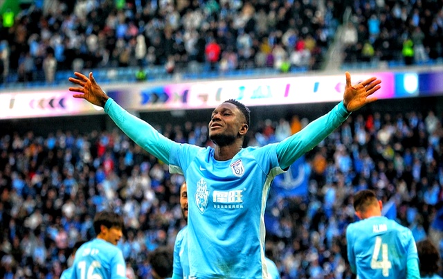 热血动人的比赛场面成为球迷疯狂追捧的对象 热血动人的比赛场面成为球迷疯狂追捧的对象