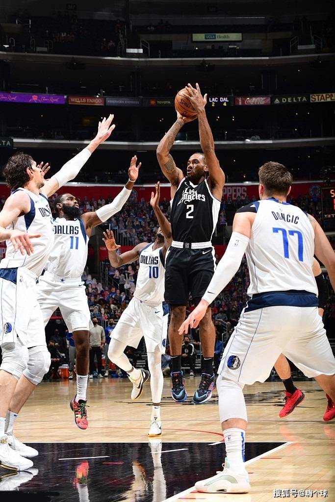 决胜时刻!胜者将赢得球迷掌声 决胜时刻!胜者将赢得球迷掌声