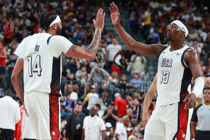 加拿大男篮完胜雄鹿B队，阿德巴约一己之力扛起全队