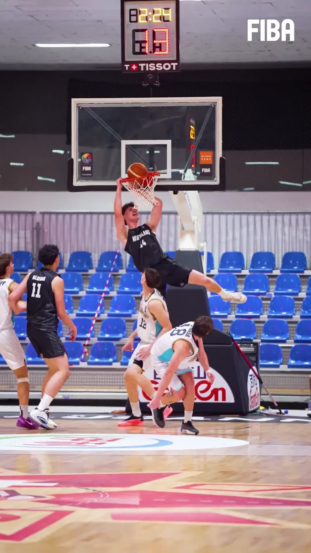 熊猫直播APP-阿根廷男篮险胜篮网B队，萨博尼斯制霸全场