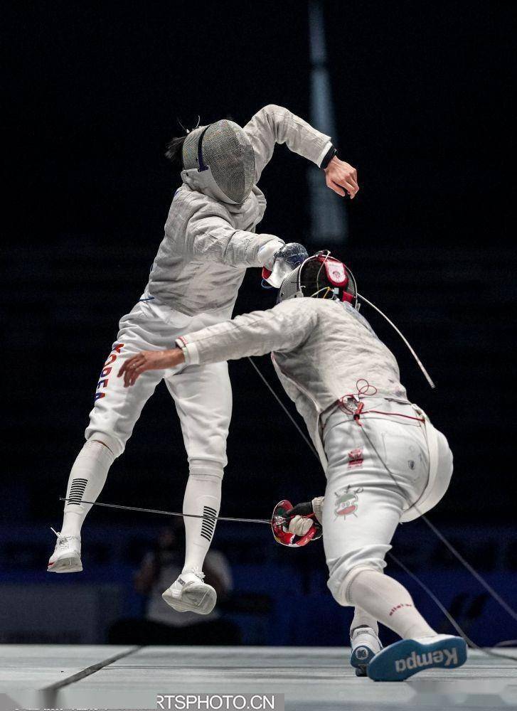 克罗地亚击剑名将夺冠，壮志凌云捧金