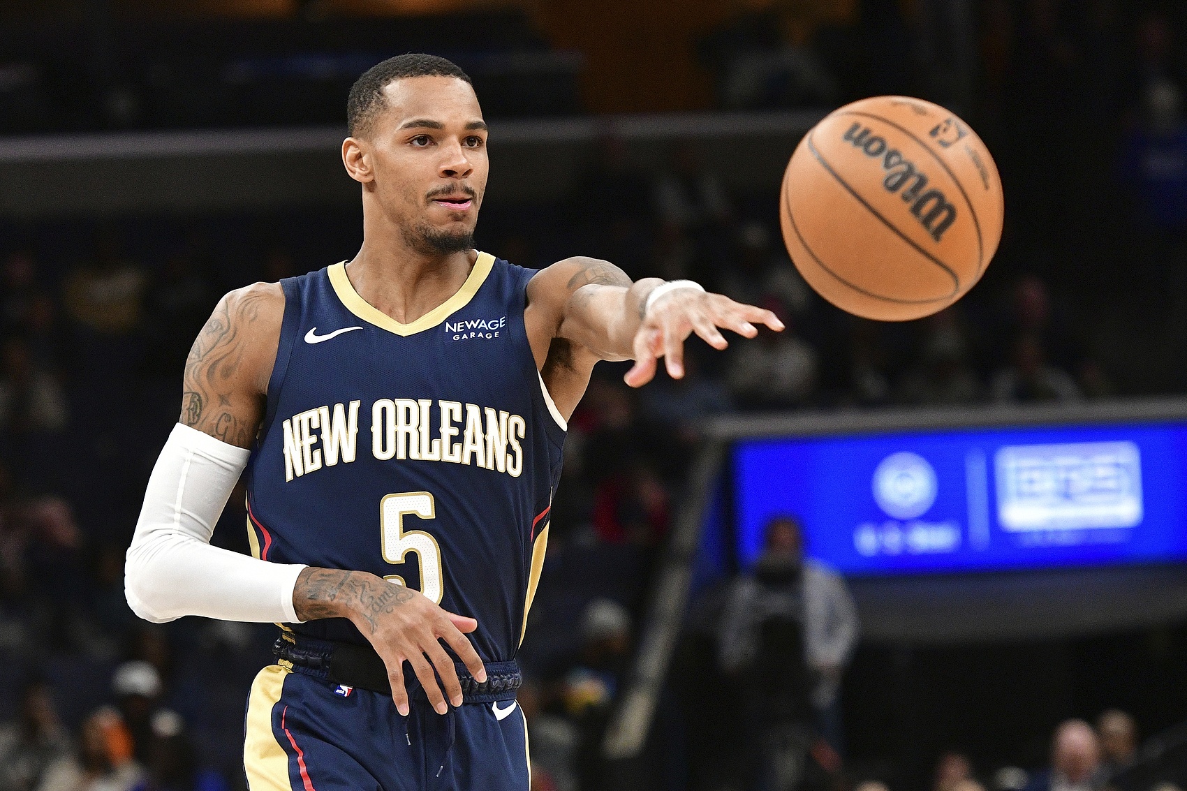 体育赛事直播-包含鹈鹕队头号得分手因私事缺席球队训练的词条