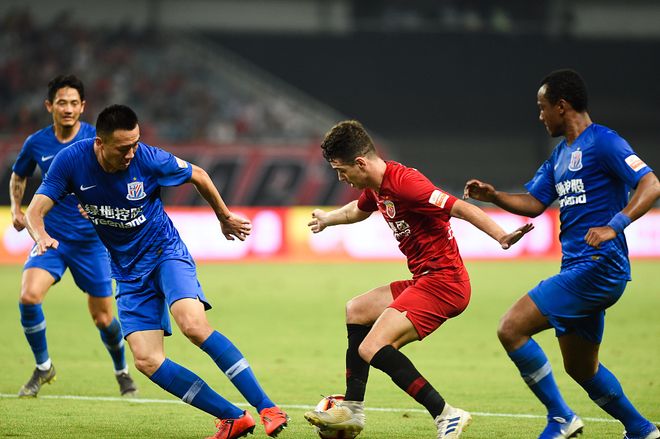 熊猫体育互动-重庆客场不敌上港，遭遇连败